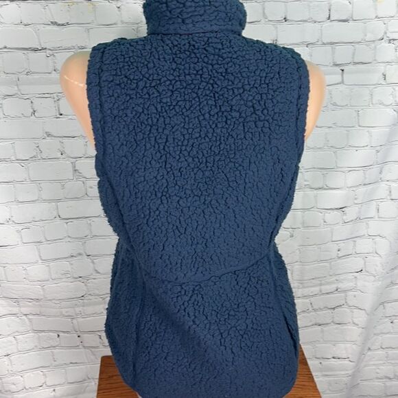 Mountain Hardwear Quilted Puffy/fleece reversible Jacket size small EUC - Picture 8 of 15